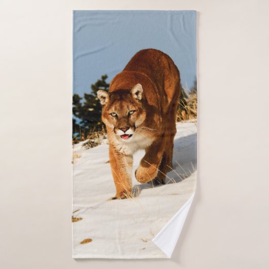 Mountain Lion op sneeuwheuvel Badhanddoek (Badhanddoek)