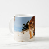 Mountain Lion op sneeuwheuvel Koffiemok (Voorkant links)