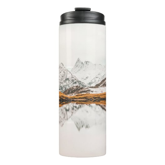 MOUNTAIN MET SNEEUWKOPPELDE ROCKY ONDER CLOUDY SKY THERMOSBEKER (Voorkant)
