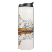 MOUNTAIN MET SNEEUWKOPPELDE ROCKY ONDER CLOUDY SKY THERMOSBEKER (Gedraaid links)