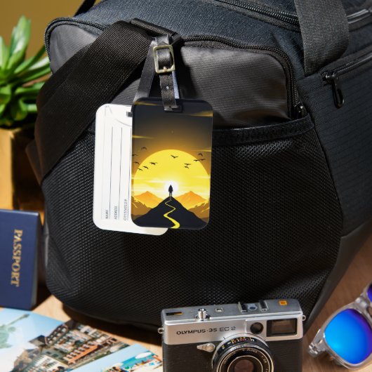 Mountain Peak Silhouette with a winding. Pedestal Bagagelabel (Voorkant & Achterkant)