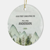 Mountain Pine Trees Eerste Kerstmis als Mr en Mrs. Keramisch Ornament (Links)