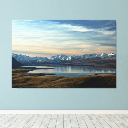 Mountain Reflections – Peaceful Lakeside Horizon Canvas Afdruk (Insitu (Houten vloer))