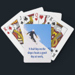 Mountain Ski Slopes Fresh Snow Herfst Skiing Funny Pokerkaarten<br><div class="desc">Dit is grappig en inspirerend voor de skiester in je leven.  De berg met witte sneeuw en blauwe hemel en gezegde schrijven: Een slechte dag op de hellingen slaat een goede dag op het werk.</div>