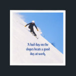 Mountain Ski Slopes Fresh Snow Herfst Skiing Funny Servet<br><div class="desc">Dit is grappig en inspirerend voor de skiester in je leven. De berg met witte sneeuw en blauwe hemel en gezegde schrijven: Een slechte dag op de hellingen slaat een goede dag op het werk.</div>