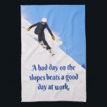 Mountain Ski Slopes Fresh Snow Herfst Skiing Funny Theedoek<br><div class="desc">Dit is grappig en inspirerend voor de skiester in je leven. De berg met witte sneeuw en blauwe hemel en gezegde schrijven: Een slechte dag op de hellingen slaat een goede dag op het werk.</div>