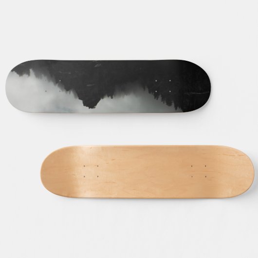 Mountain Skyline in Black en White Persoonlijk Skateboard (Horizontaal)