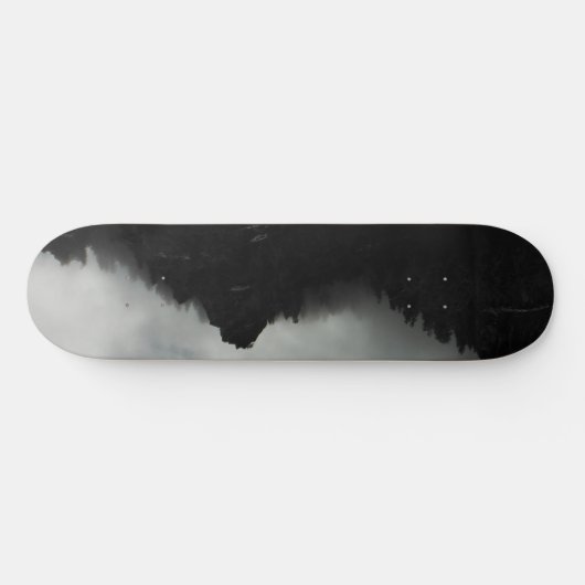 Mountain Skyline in Black en White Persoonlijk Skateboard (Horizontaal)