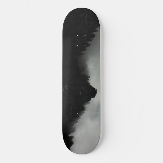 Mountain Skyline in Black en White Persoonlijk Skateboard (Voorkant)