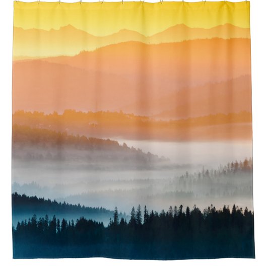 Mountain Sunrise: adembenemend landschap Douchegordijn (Voorkant)