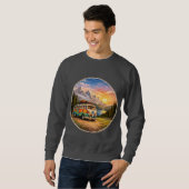Mountain Sunset Lake Scene | Retro Hippie Van Life Trui (Voorkant volledig)