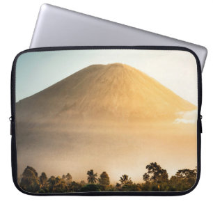 MOUNTAIN TIJDENS GOLDEN UUR LAPTOP SLEEVE