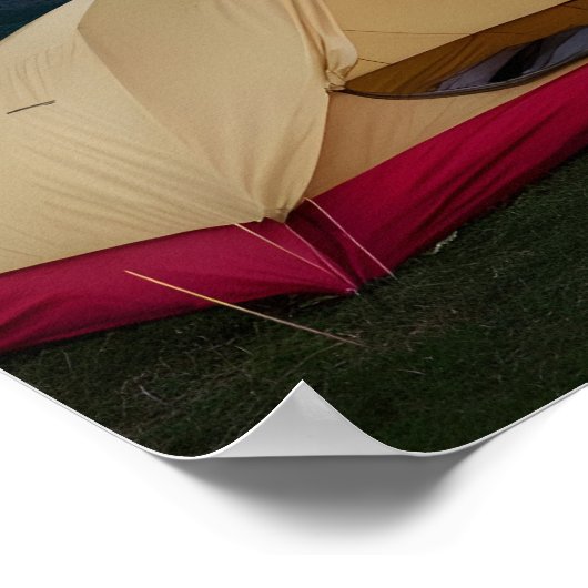 Mountain Tourist Camp met tent op de voorgrond Poster (Hoek)