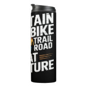 Mountainbike: een geweldig avontuur thermosbeker (Geroteerd rechts)