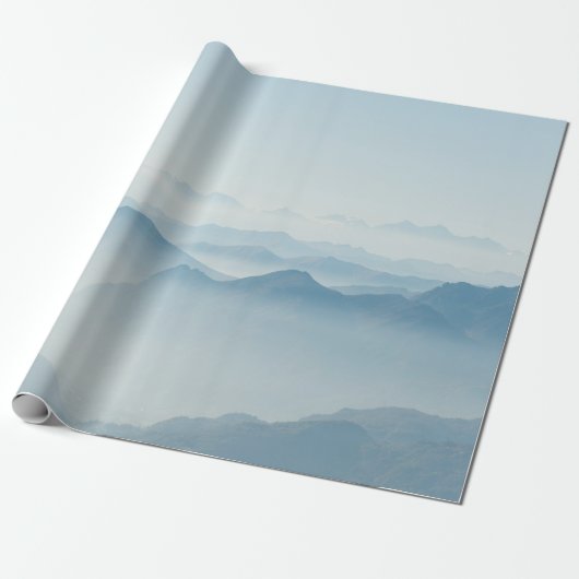 MOUNTAINEN DIE BEDEKT ZIJN MET FOGS CADEAUPAPIER (Uitgerold)