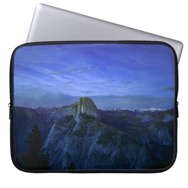 MOUNTAINEN LAPTOP SLEEVE (Voorkant)
