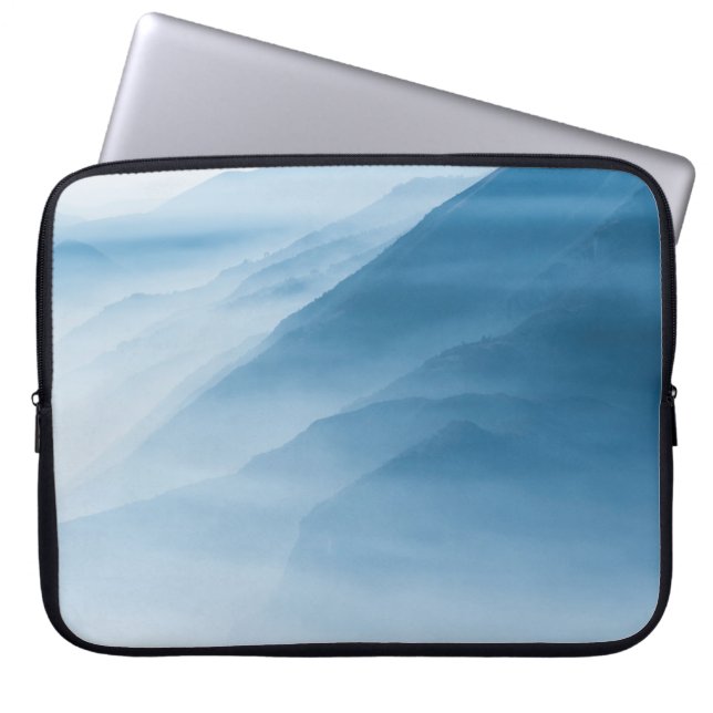 MOUNTAINEN LAPTOP SLEEVE (Voorkant)