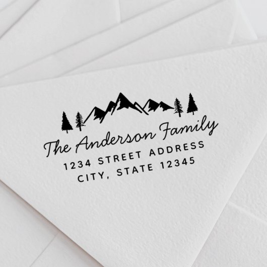 Mountains en Trees Familienaam Return Address Zelfinktende Stempel