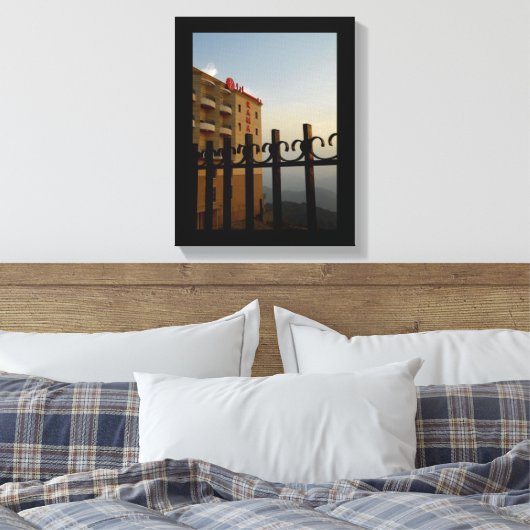 Mountaintop Hotel Canvas Afdruk (Insitu (Slaapkamer))