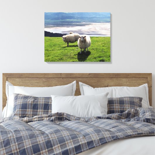 MOUNTAIRE SCHAPEN CANVAS AFDRUK (Insitu (Slaapkamer))