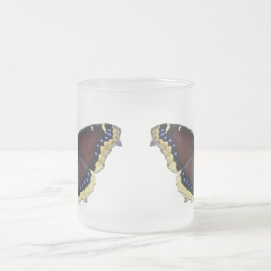 Mourning Cloak Butterfly - Nymphalis antiopa Matglas Koffiemok (Center)