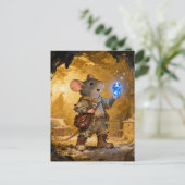 Mouse in a Cave Finds a Treasure Briefkaart (Staand voorkant)