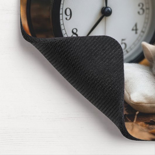 Mouse Sleeping By an Alarm Clock Muismat (Hoek)