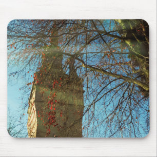 Mousepad oude toren en bladloze takken muismat