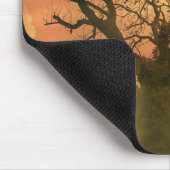 Mousepad verdraaide herfstboom bij zonsondergang muismat (Hoek)