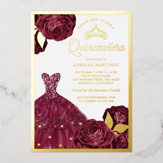 Mousserend Gown Burgundy Floral Quinceanera Gold Folie Uitnodiging (Voorkant)
