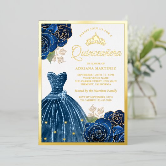 Mousserende marineblauw Roos Quinceanera Gold Folie Uitnodiging (Staand Voorkant)