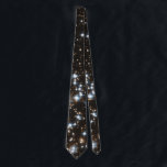 Mousserende Starry Astronomy Science Lover Sky Stropdas<br><div class="desc">Mousserende stropdas met de wereldwijde cluster NGC 6397 in de constellatie Ara (de Altar). Het cluster is een zeer ongebruikelijk systeem dat bestaat uit een snelle draaiende pulsar en een opgeblazen rode metgezel ster. Mousserende Starry Astronomy Science Lover Sky Necktie is een perfect geschenk voor een astronomieliefhebber.</div>