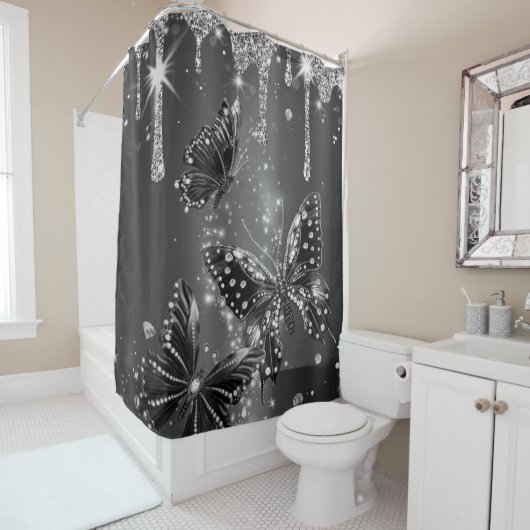 Mousserende Vlinders in Zilveren Douchegordijn (In situ)