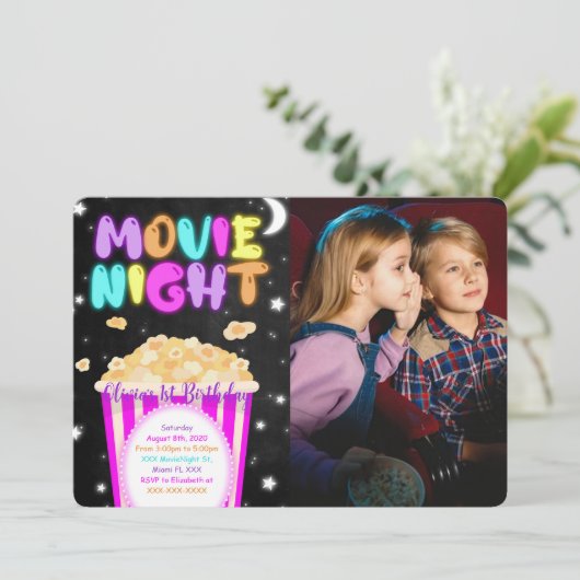 Movie Night Verjaardag Foto uitnodiging (Staand voorkant)