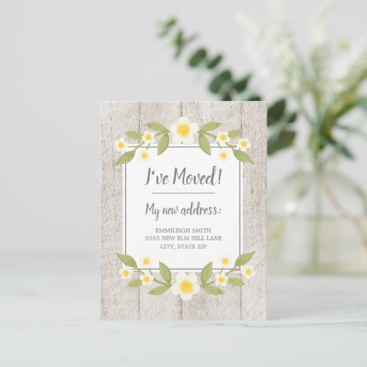 Moving Announce Rustic Wood White Yellow Flowers Briefkaart (Staand voorkant)