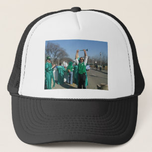 Mow-Bama (Obama) marcheert met de Lawn Rangers Trucker Pet