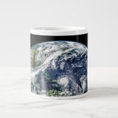 Mozaïek Afbeelding van Planet Earth met 3 orkanen Grote Koffiekop (Voorkant)