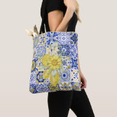 Mozaïek Bloeit In Blauw En Geel Tote Bag (Dichtbij)