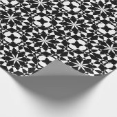 Mozaïekpatroon van zwarte en witte bloem cadeaupapier (Hoek)