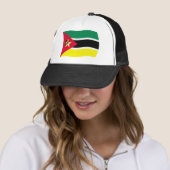 Mozambique Vlag Hoed Trucker Pet (In situ)