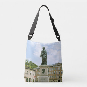 Mozart-monument in Salzburg, Oostenrijk Crossbody Tas