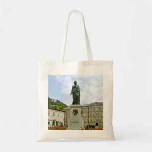 Mozartmonument in Salzburg, Oostenrijk Tote Bag