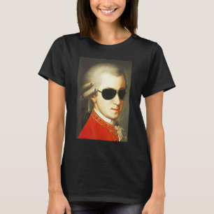 Mozartt die zonnebrillen draagt t-shirt