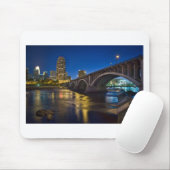 MplsSkyline3rdAveBridgeNightview_rs.jpg Muismat (Met muis)