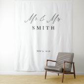 Mr and Mrs Wedding Backdrop Banner | Elegant  Wandkleed (In situ)