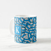Mr Bump | Blauw verwardingspatroon | Monogram Koffiemok (Voorkant links)