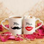 Mr. en mevrouw Lips & Mustache Loversmokken<br><div class="desc">Het perfecte geschenk voor elk koppel,  het leuke en moderne design heeft een zwarte snor op de mok "Mr." en rode lippen op de mok "Mrs.".</div>