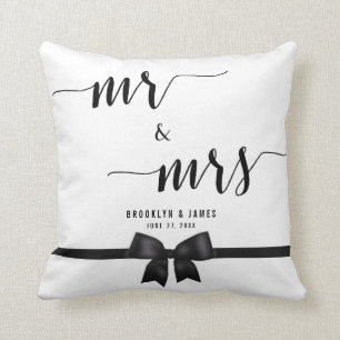 Mr. en Mrs Black and White Wedding Kussens Bow