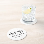 Mr. en Mrs Black Brushed Script Wedding Monogram Ronde Kartonnen Onderzetter (Insitu)