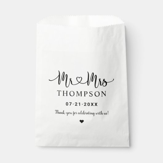 Mr en Mrs Black Heart Script Custom Wedding Bedankzakje (Voorkant)